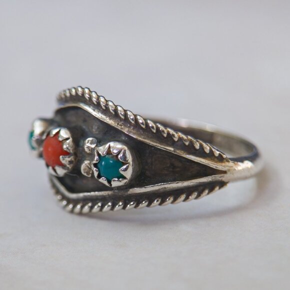 Sterling Silver Turquoise & Coral Trio Ring, Sz 5.5 — Southwest twist-wire - Picture 12 of 13